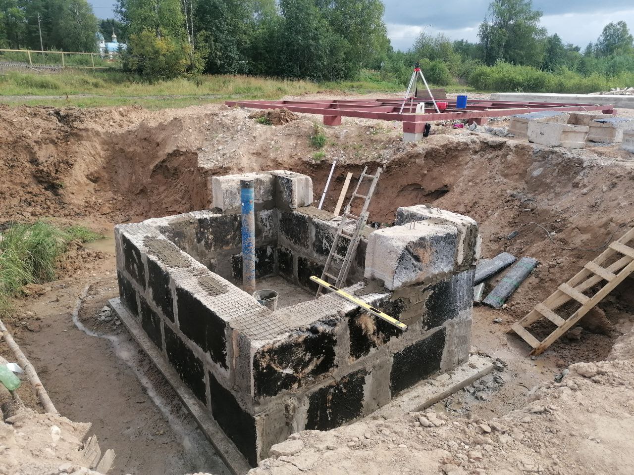Строительные работы по реконструкции системы водоснабжения в п. Ерцево.